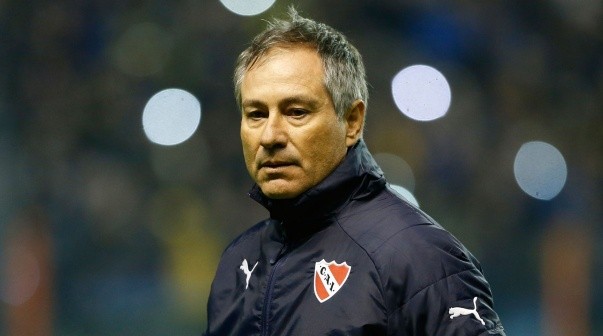 Ganó la Sudamericana en Independiente y le pegó duro a Holan: 