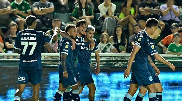 Los carteles contra un jugador de Racing antes de la revancha: 