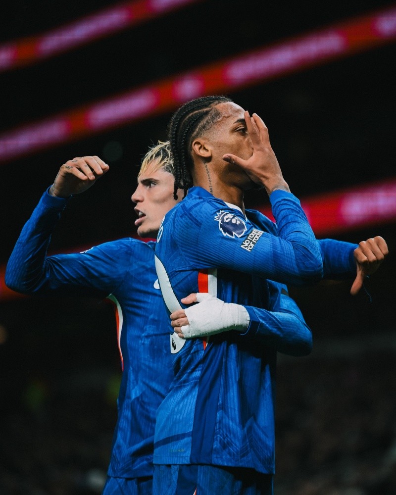 Enzo Fernández y Garnacho visitaron a Cuti Romero en Tottenham vs Chelsea por Premier 