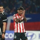 Futbol, Universidad de Chile vs Estudiantes de la Plata.
Fase de grupos, Copa Libertadores 2025.
El arbitro Andres Rojas es fotografiado durante el partido de copa libertadores por el grupo A entre Universidad de Chile contra Estudiantes de la Plata disputado en el estadio Nacional en Santiago, Chile.
07/05/2025
Jonnathan Oyarzun/Photosport
Football, Universidad de Chile vs Estudiantes de la Plata.
Group stage, Copa Libertadores 2025.
Referee Andres Rojas is pictured during the copa libertadores match for group A between Universidad de Chile against Estudiantes de la Plata at the Nacional stadium in Santiago, Chile.
07/05/2025
Jonnathan Oyarzun/Photosport