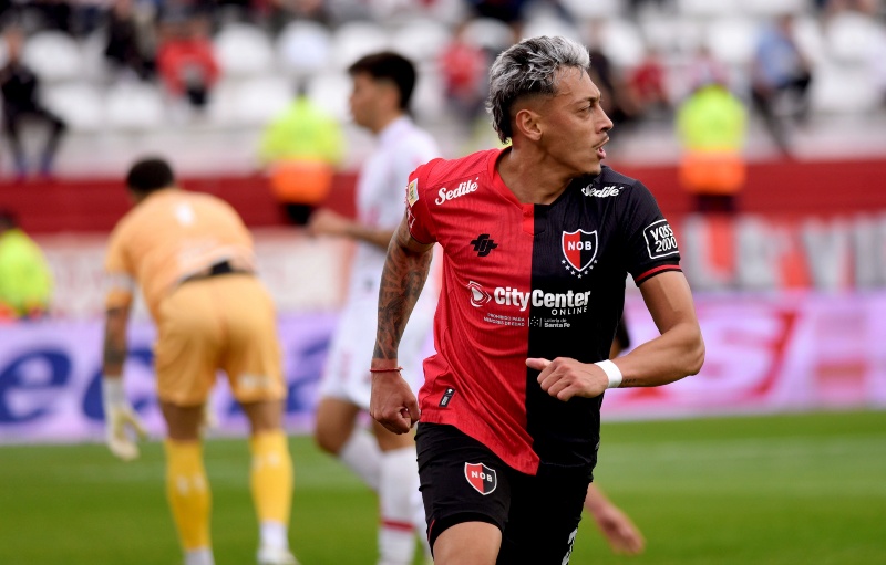 Newell's fue extraordinariamente eficaz y dio el batacazo en la casa de Huracán