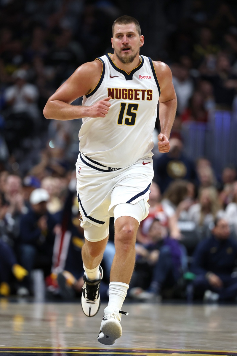 Nikola Jokic rompe el récord de asistencias de Kareem Abdul-Jabbar en la NBA
