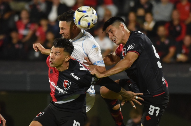 Racing venció agónicamente a Newell's y se metió en los Playoffs del Torneo Clausura