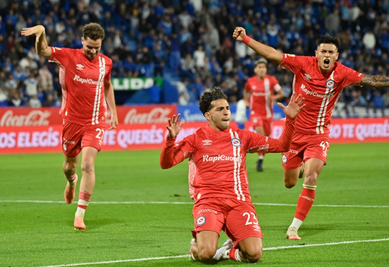 Argentinos venció a Vélez en Liniers y se metió en los Cuartos de los Playoffs