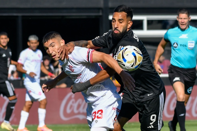 Barracas hizo la heróica con uno menos y, en su casa, eliminó a Riestra de los Playoffs