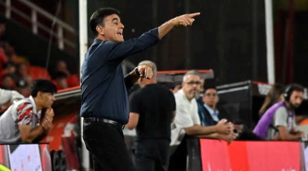 Gustavo Quinteros quiere llevarse a una figura de Vélez para Independiente
