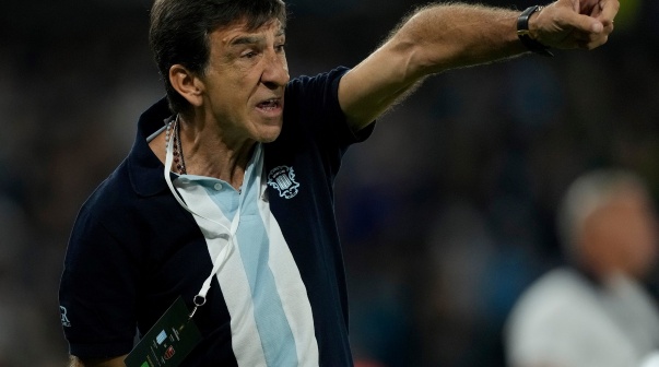 Terminaron las negociaciones: Racing confirmó el futuro de Gustavo Costas