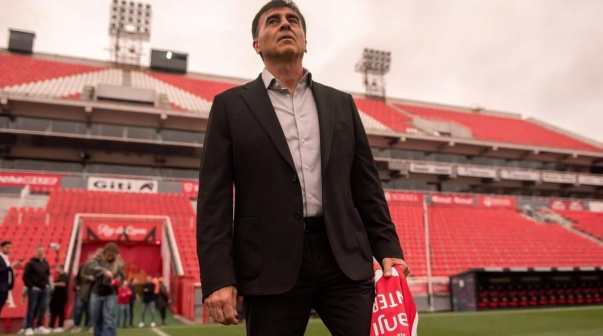 Independiente quiere romper el mercado y llevarse a 2 jugadores de River