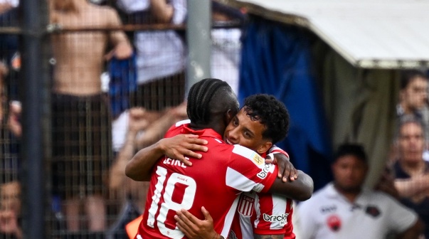 Estudiantes le ganó el clásico a Gimnasia y es finalista del Torneo Clausura
