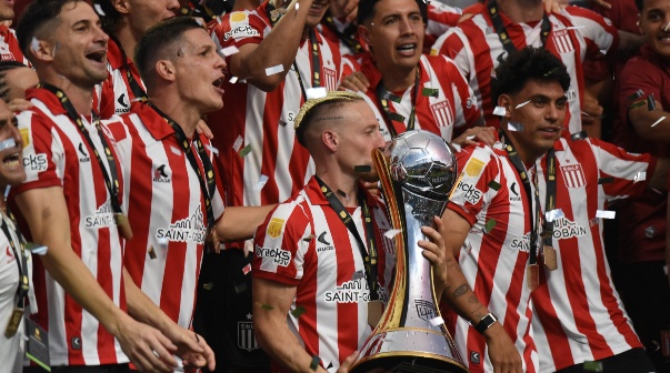 Platense vs Estudiantes
Foto: FOTOBAIRES
Trofeo de Campeones.