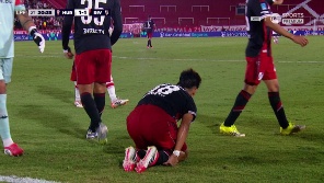 El delantero Millonario fue derribado dentro del área y el árbitro no dudó.