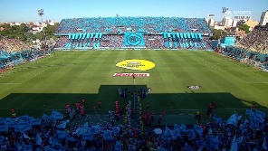 Los hinchas del Pirata le dieron una enorme recepción a su equipo. 