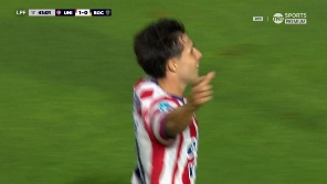 El volante la agarró desde afuera del área y sacó un remate imposible para Marchesín. 