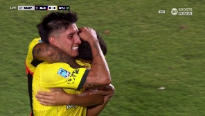 El exvolante de Boca lanzó un remate inatajable para la goleada. 