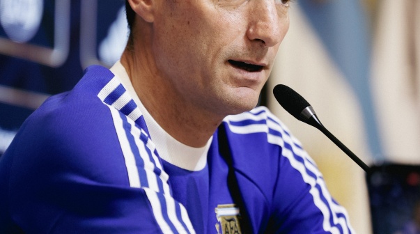 Scaloni se plantó y le contestó a Dibu Martínez tras su autocrítica