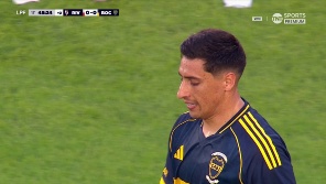 El delantero uruguayo no pudo convertir ante la salida de Santiago Beltrán. 