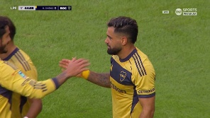 El delantero tuvo revancha tras el offside y amplió la ventaja Xeneize.