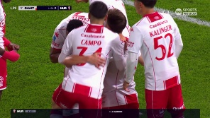El Colo definió cruzado para adelanter al Globo en la Bombonera. 