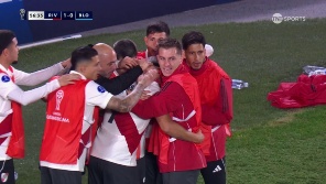Tras un gran pase de Martínez Quarta, el delantero definió.