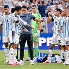 Scaloni reveló qué habló con Paredes en medio del partido ante Suiza