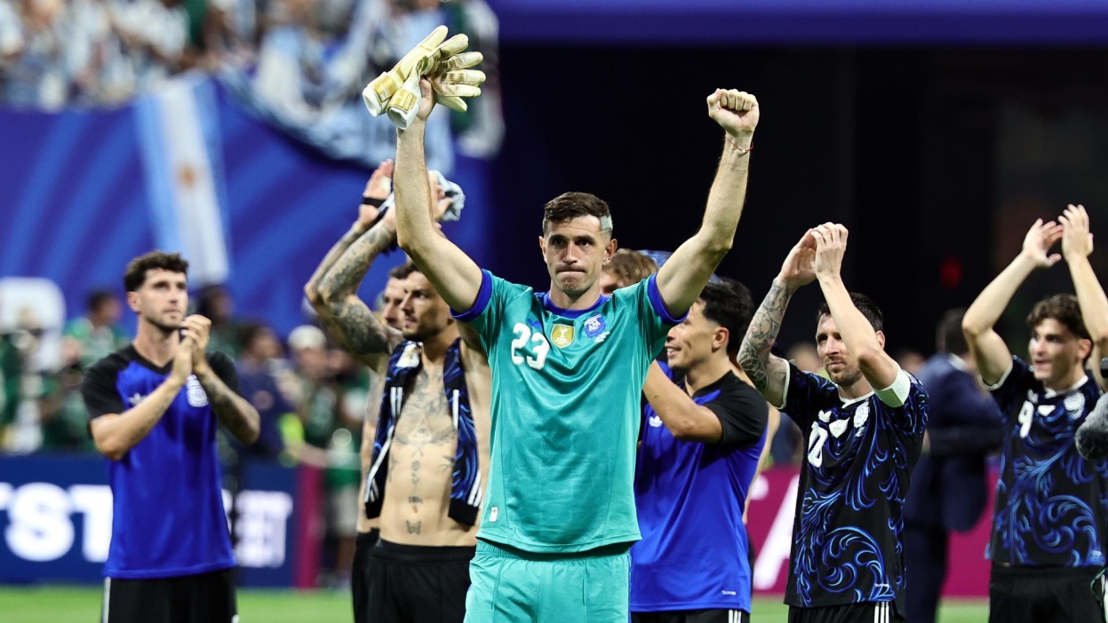 Emiliano Martínez. FIFA World Cup 2026 semifinals - England vs Argentina