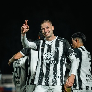 Agustín Módica en el partido de Gimnasia (Mza) vs. Talleres