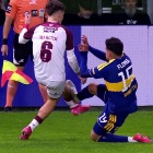 Polémica jugada de Leonel Flores con Sasha Marcich en Boca vs. Lanús