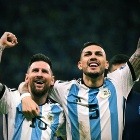 Lionel Messi y Leandro Paredes