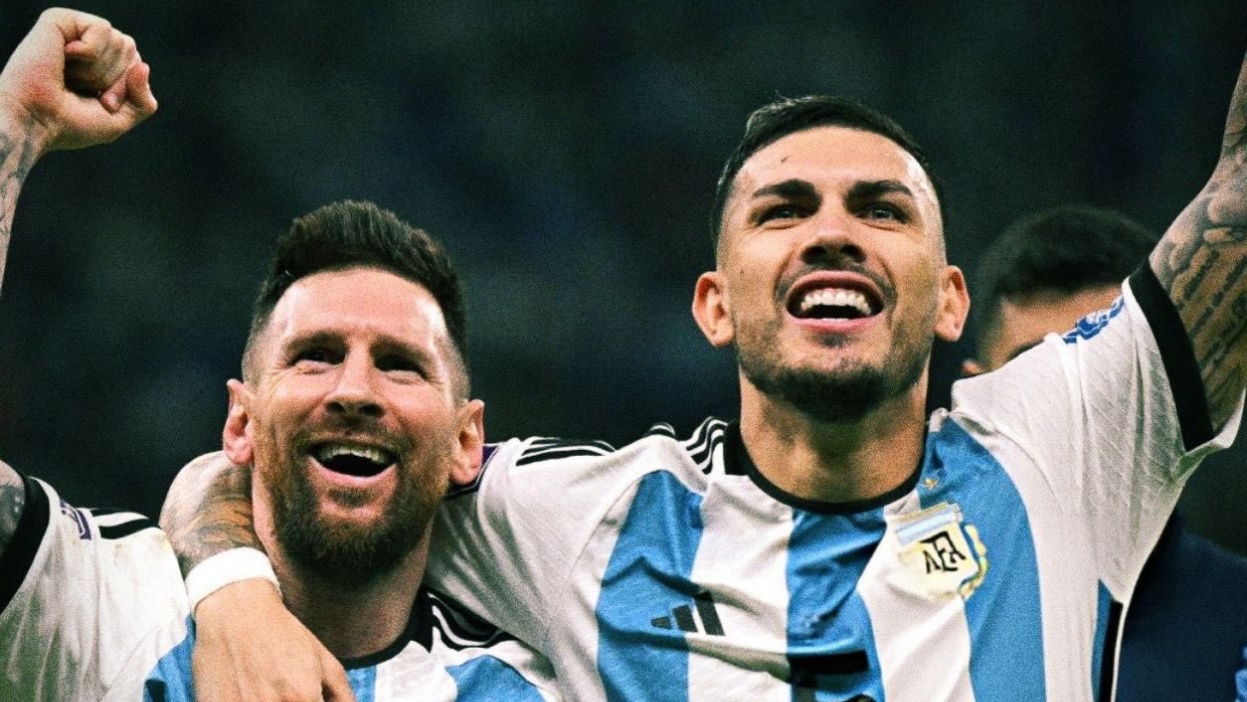 Lionel Messi y Leandro Paredes