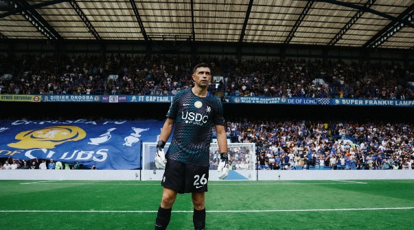 Emiliano Martínez en su debut en Chelsea vs. Brighton