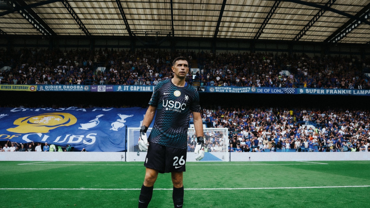 Emiliano Martínez en su debut en Chelsea vs. Brighton