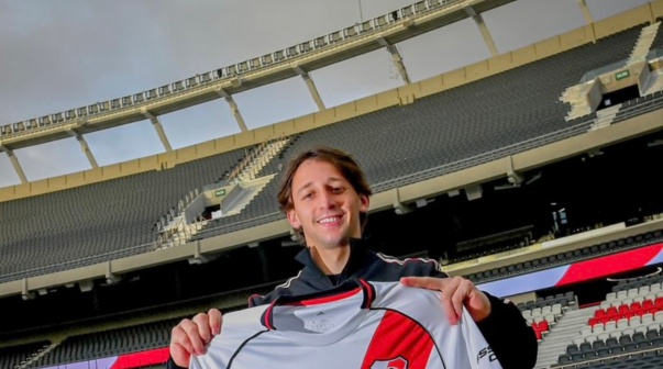Matías Galarza Fonda en su presentación en River