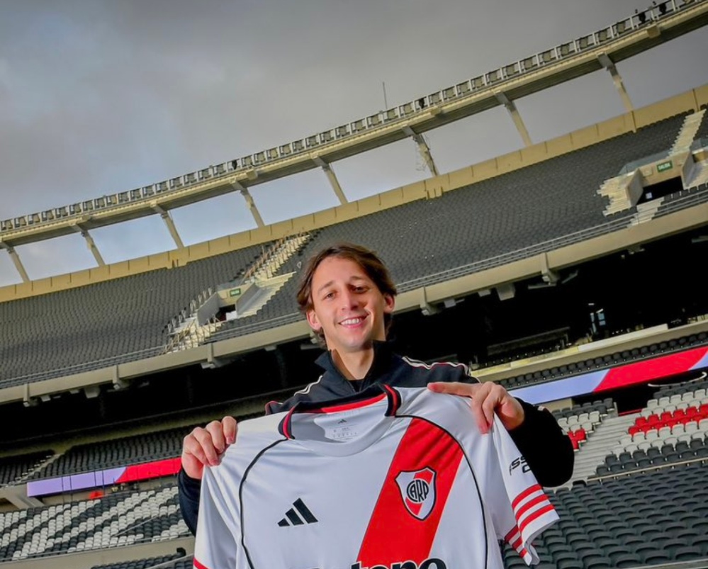 Matías Galarza Fonda en su presentación en River