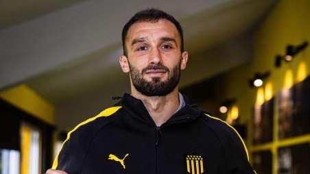 Germán Pezzella se despidió de River al ser presentado en Peñarol: 