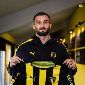 Germán Pezzella se despidió de River al ser presentado en Peñarol: 
