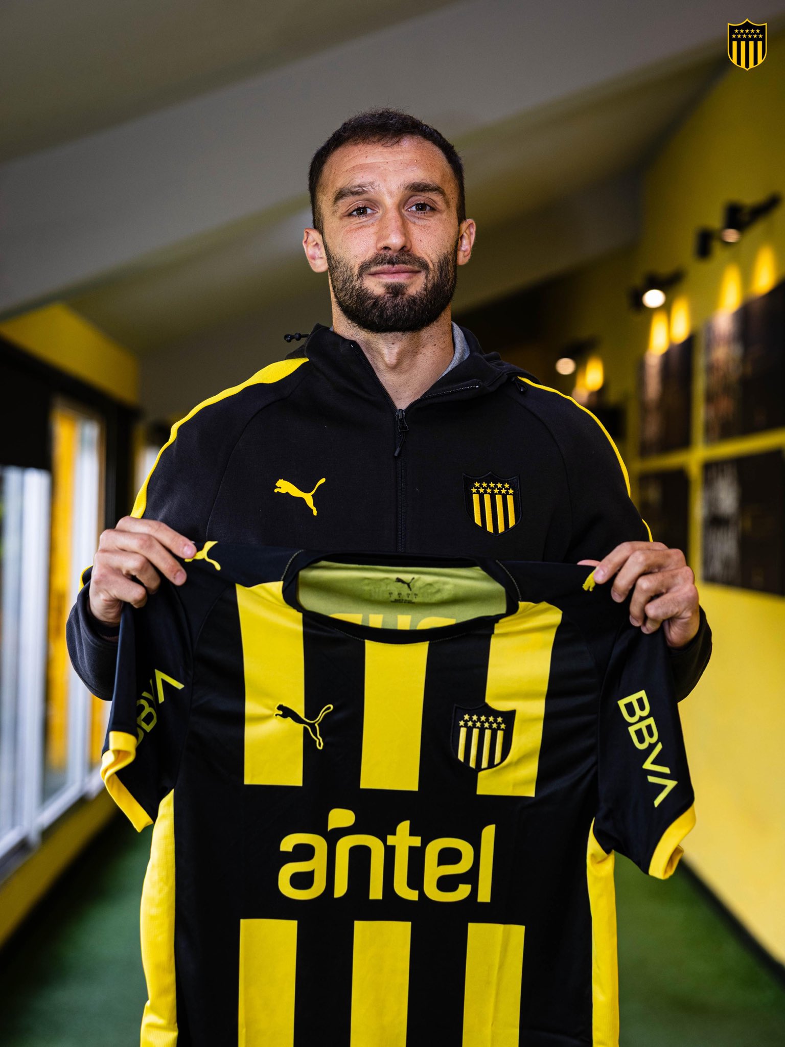 Germán Pezzella se despidió de River al ser presentado en Peñarol: 
