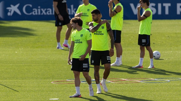 Julián Álvarez de vuelta al entrenamiento