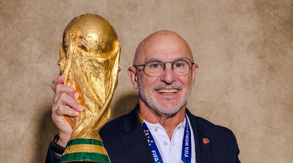 Luis de la Fuente con la Copa del mundo