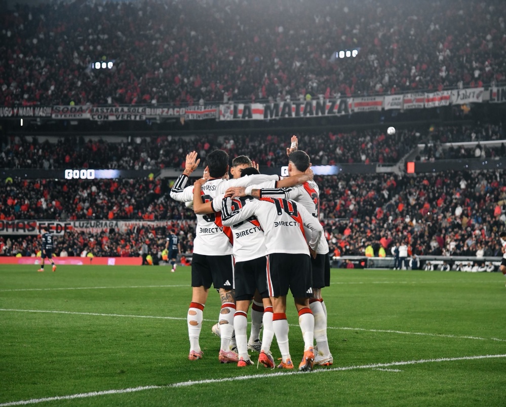 River abrazo monumental