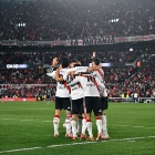 River abrazo monumental