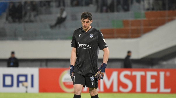 Incidencias del partido entre San Antonio (Bolivia) vs Velez Sársfield (Argentina), jugado en el estadio Felix Capriles, por la Copa Libertadores de America. FOTO/Mauricio ROCABADO @APGNoticiasBo