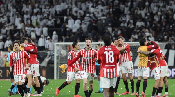 Estudiantes, a semis