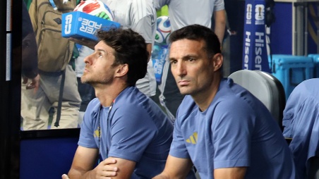 Pablo Aimar y Lionel Scaloni. Argentina vs Egipto. Octavos de Final Copa del Mundo 2026