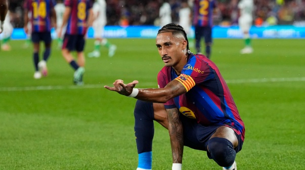 Festejo de Raphinha en Barcelona vs. Racing de Santander