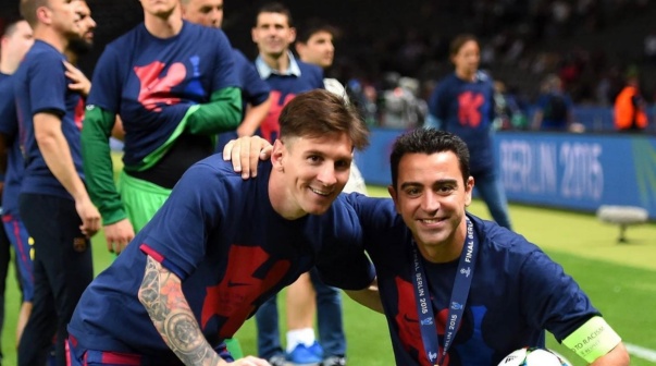 Lionel Messi y Xavi Hernández en la celebración de la Champions League 2014/15