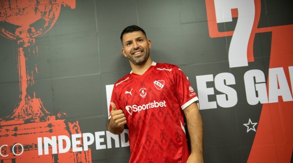 Kun Agüero en el Senior de Independiente