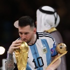 Lionel Messi con la Copa del Mundo Qatar 2022