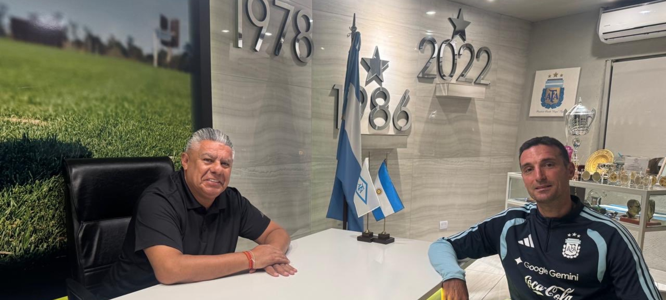 Chiqui Tapia y Scaloni, reunidos en AFA