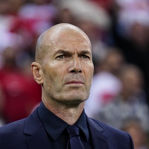 Zinedine Zidane en su primer partido como DT de Francia
