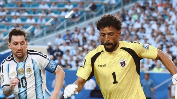 Lionel Messi y Vozinha en el partido Argentina vs. Cabo Verde en el Mundial 2026